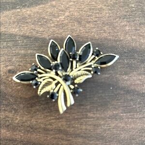 VTG Elegant Black & Gold-tone Brooch Pin